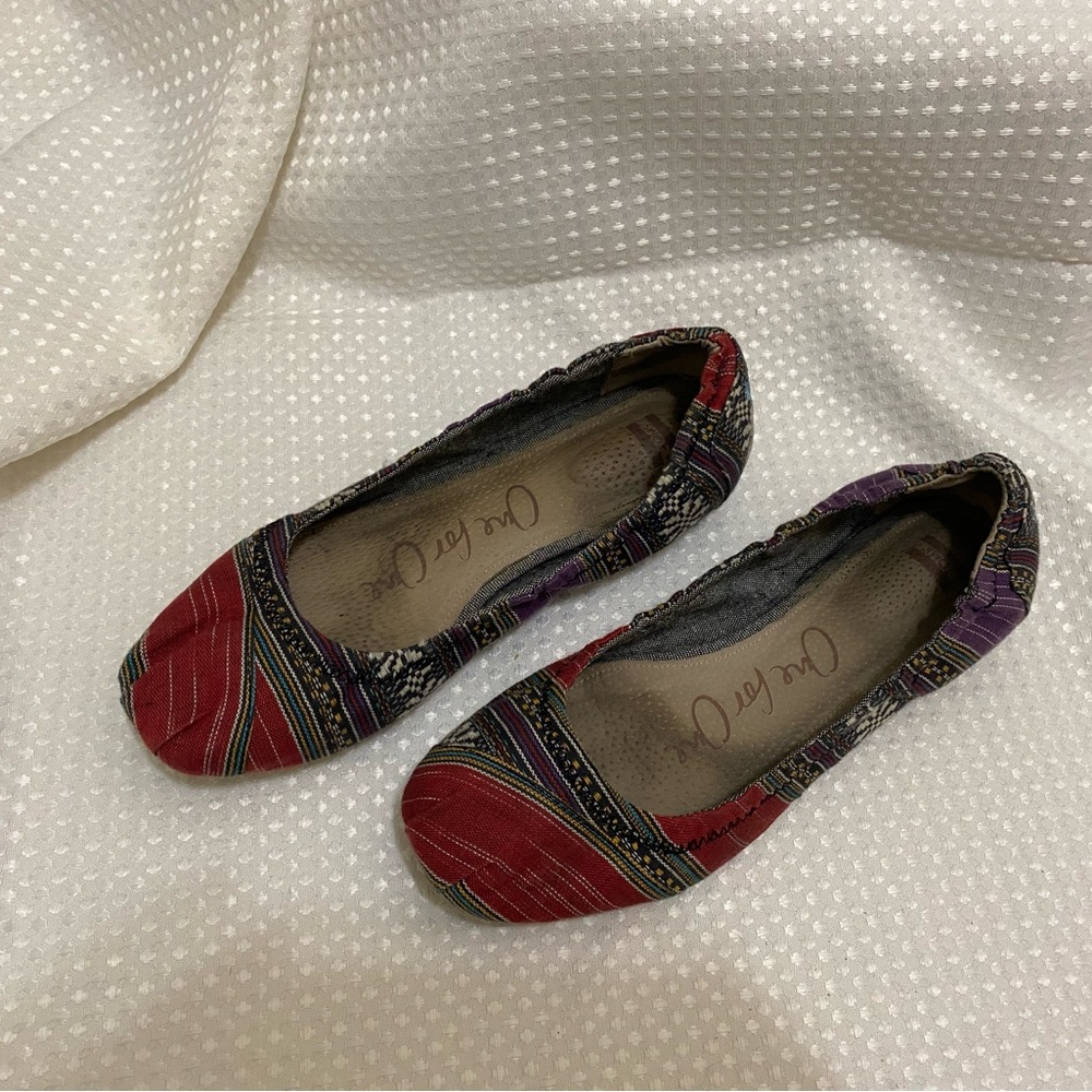 Flat, casual boho style Toms, size 8.